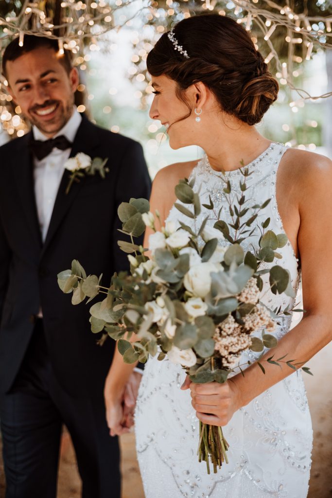 Pareja de novios en su boda en Villa Luisa. Fotógrafos de boda